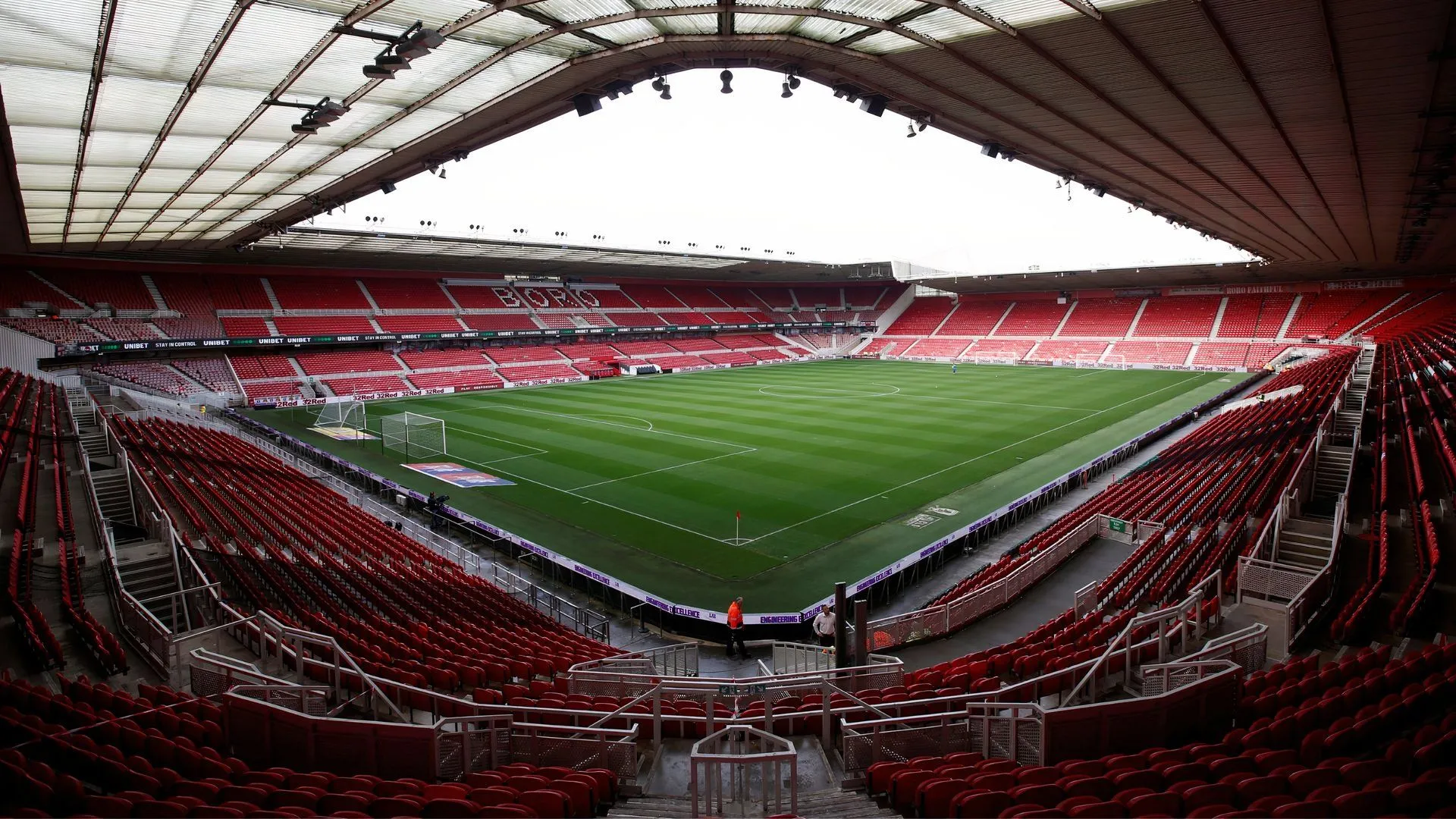 Cận cảnh sân vận động Riverside của Middlesbrough trong một ngày thi đấu.