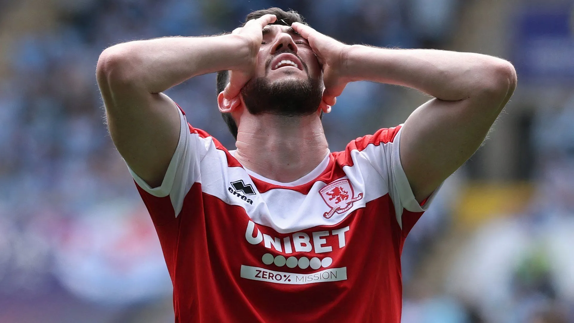 Đội bóng Middlesbrough đang đối mặt với những biến động lớn trên thị trường chuyển nhượng bóng đá Anh.