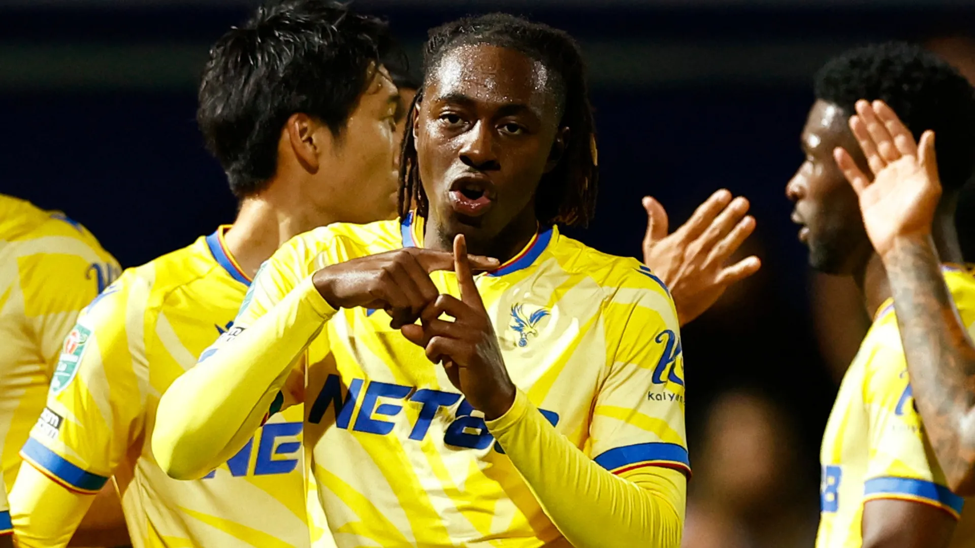 Eberechi Eze ăn mừng sau khi ghi bàn cho Crystal Palace
