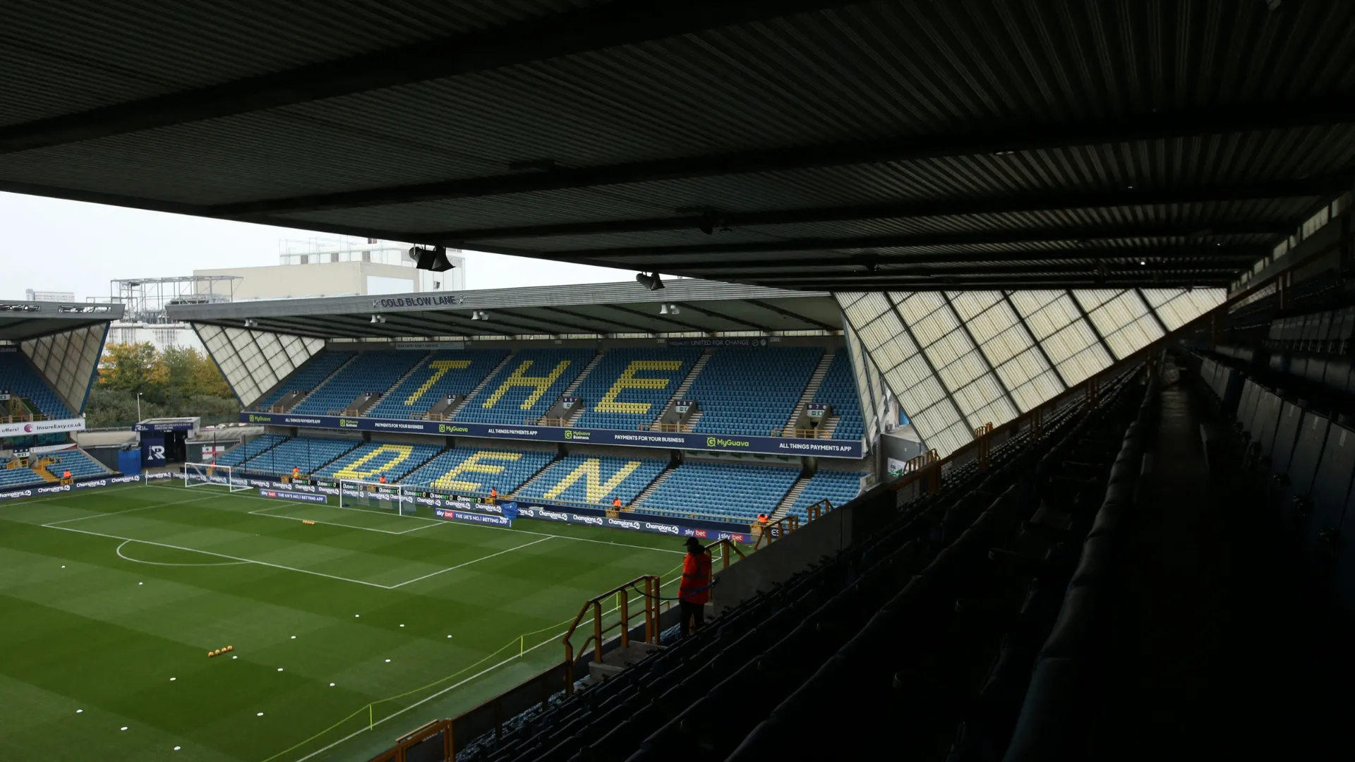 Eberechi Eze thời trẻ tập luyện cho Millwall