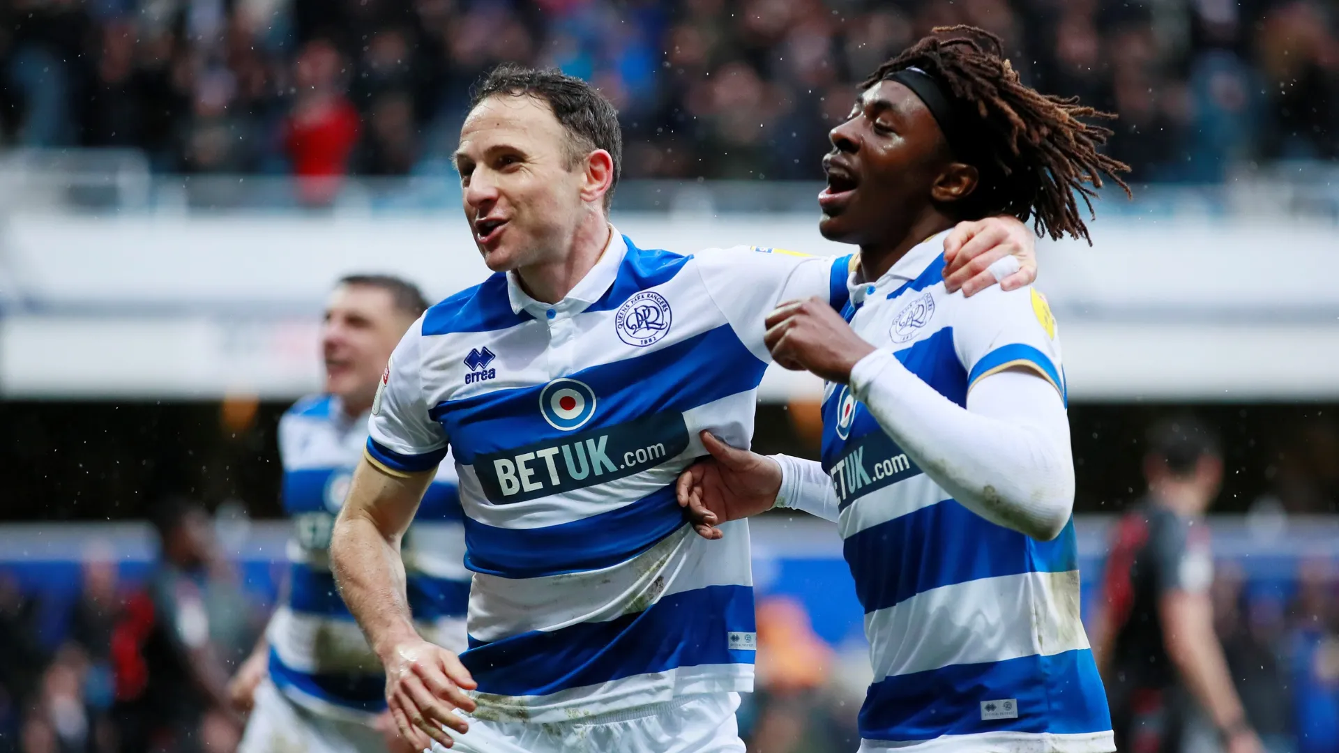 Eberechi Eze trong màu áo Queens Park Rangers thi đấu tại Championship