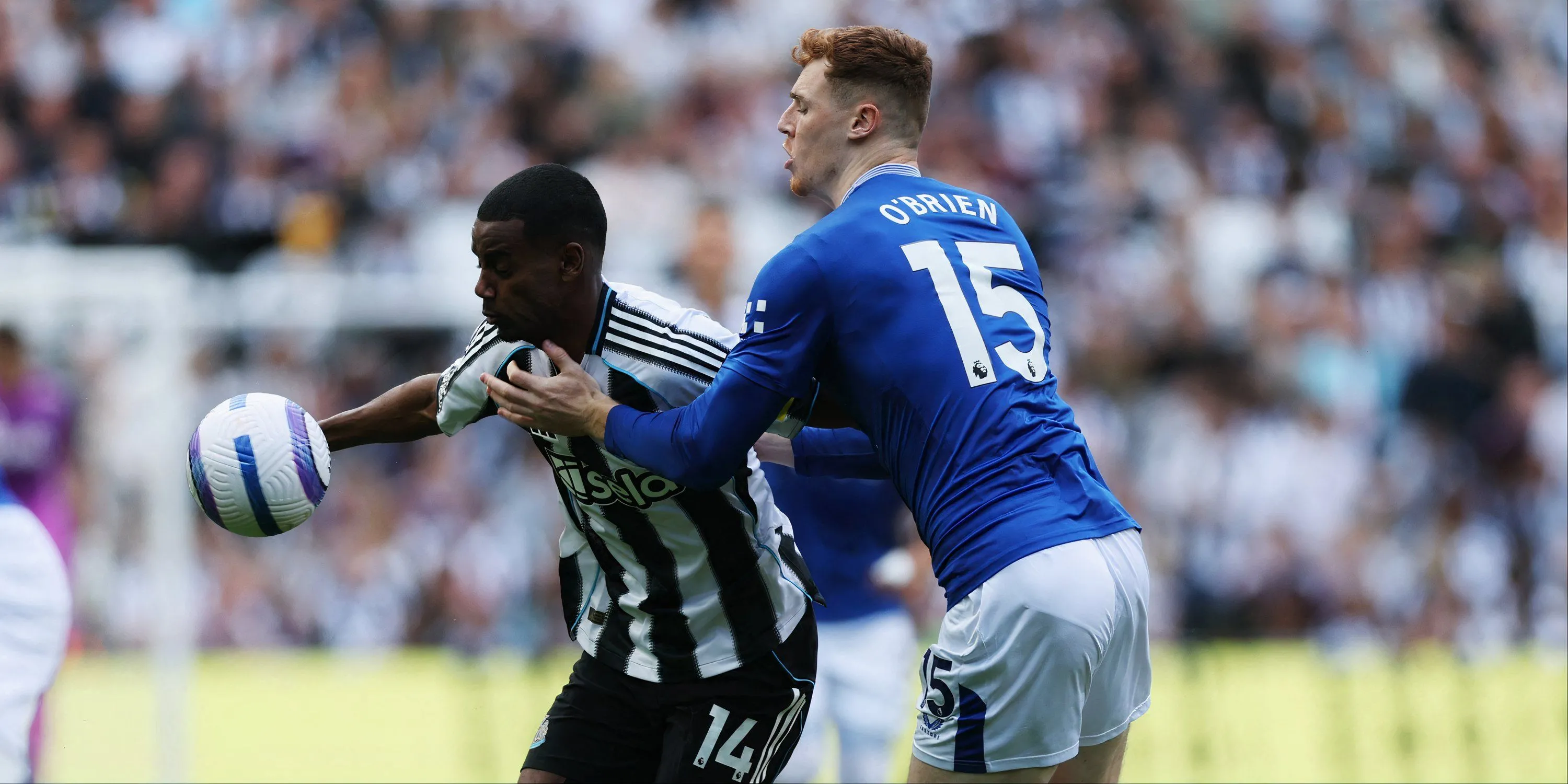 Jake O'Brien trong trận đấu của Everton tại Premier League