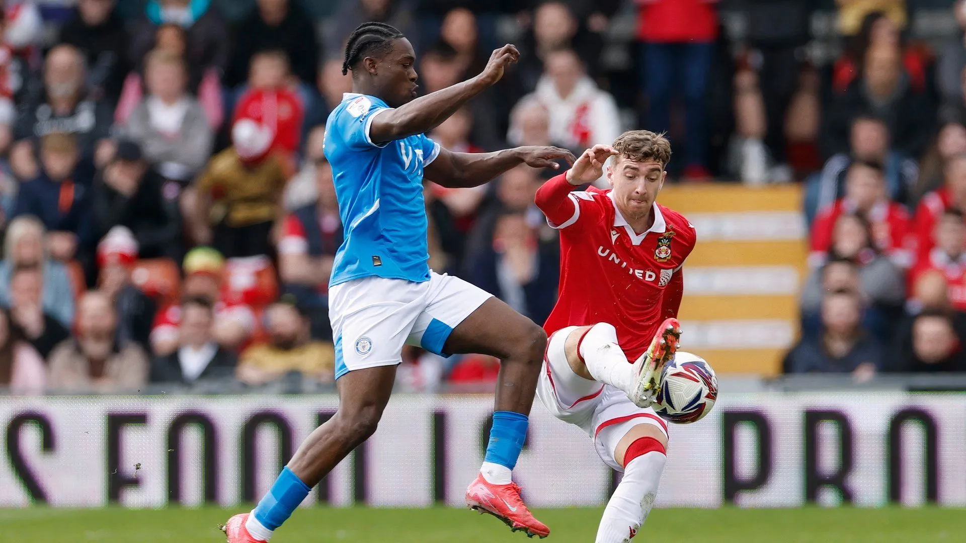 Lewis Brunt - mắt xích yếu ở hàng thủ Wrexham AFC mùa giải Championship