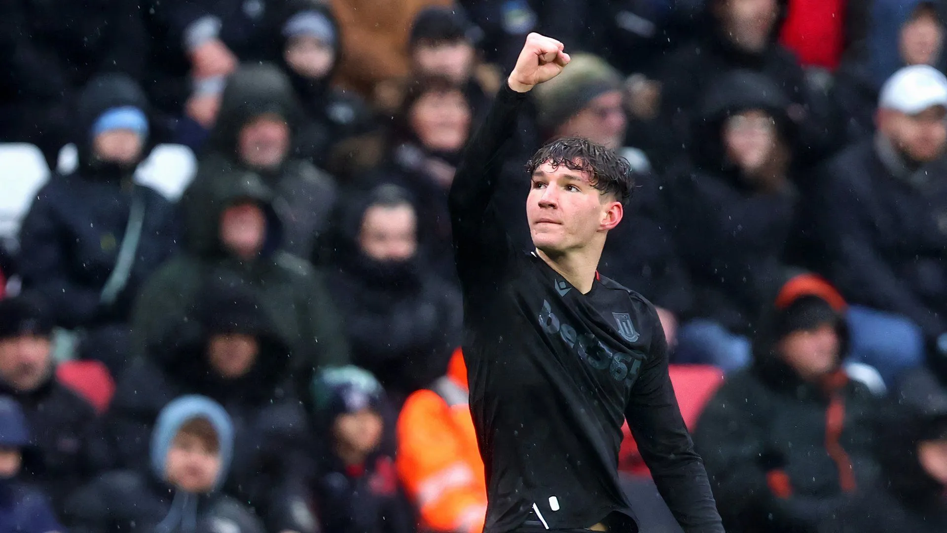 Lewis Koumas trong màu áo Stoke City thu hút sự chú ý từ các CLB Championship
