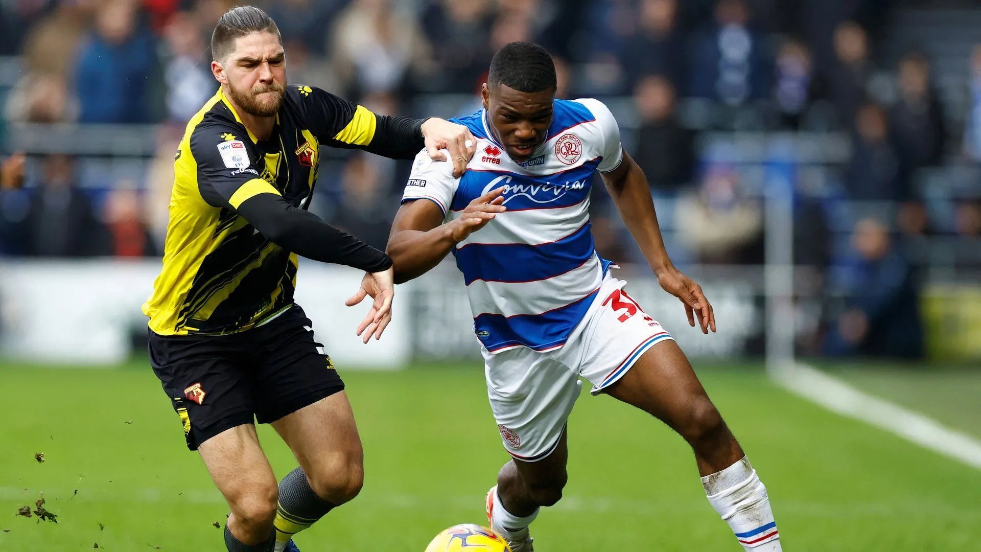Sinclair Armstrong đối mặt khả năng rời Bristol City sau mùa giải không thành công.