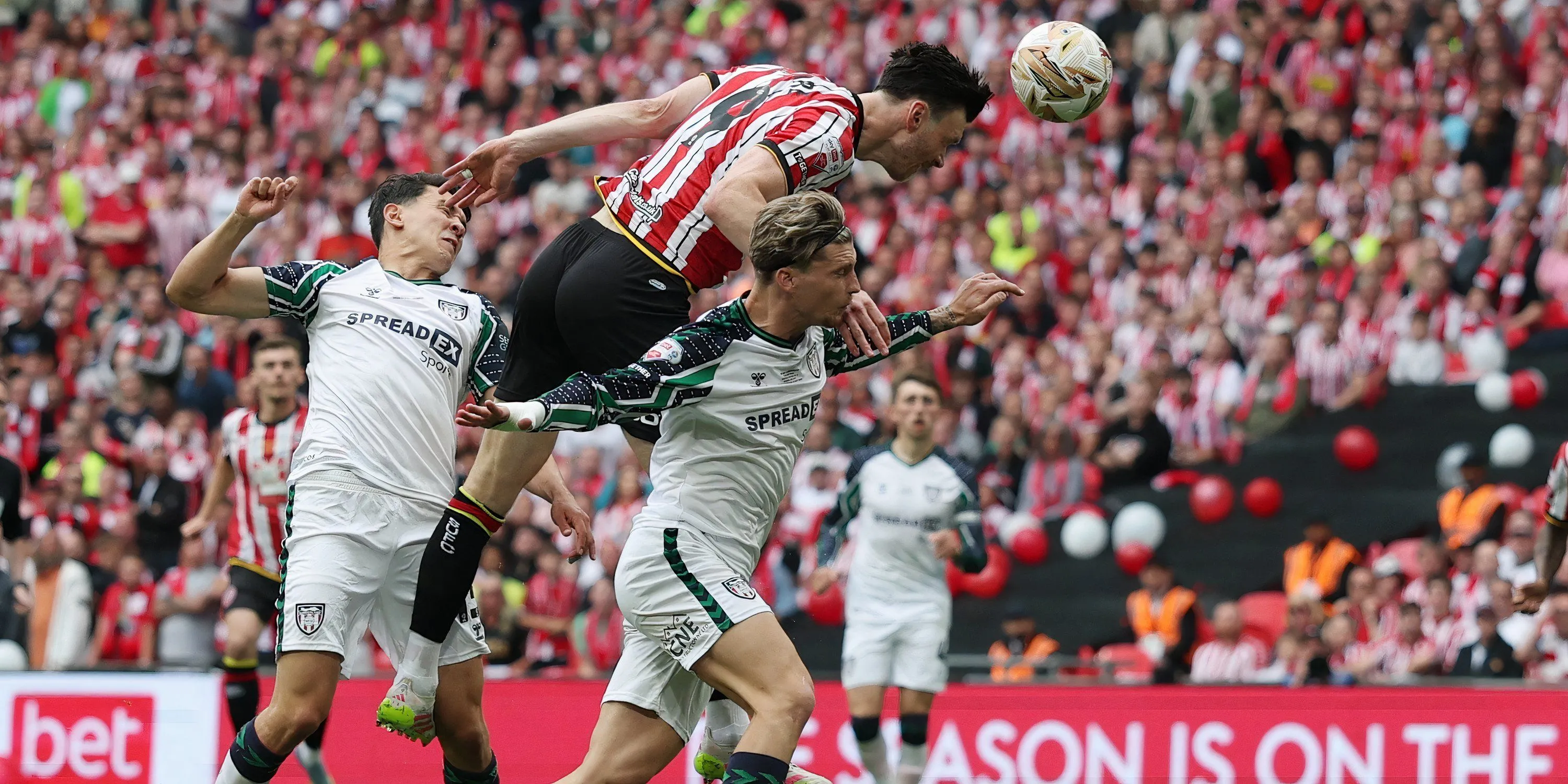Tiền đạo Kieffer Moore trong màu áo Sheffield United tại Championship