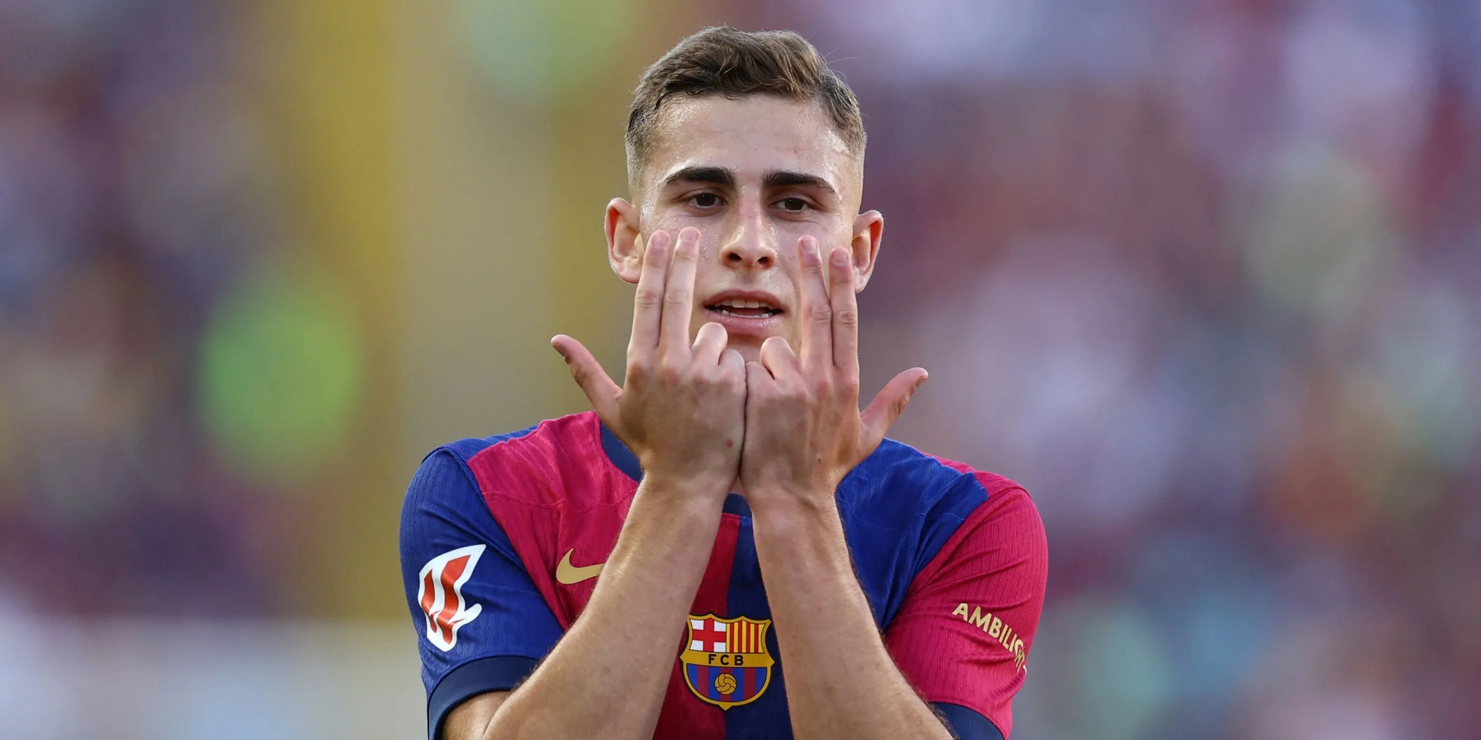 Tiền vệ Fermín López trong màu áo Barcelona