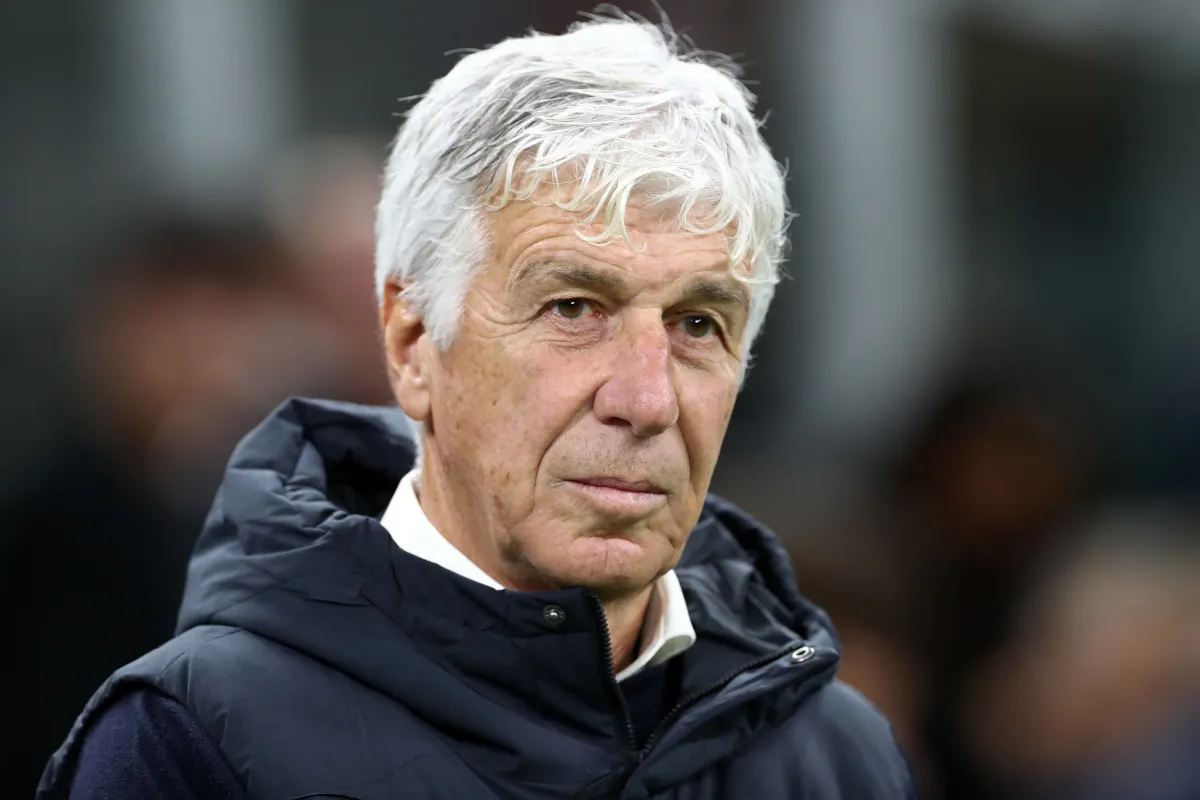 Huấn luyện viên Gasperini chỉ huy đội bóng trước trận đấu Serie A giữa AC Milan và AS Roma