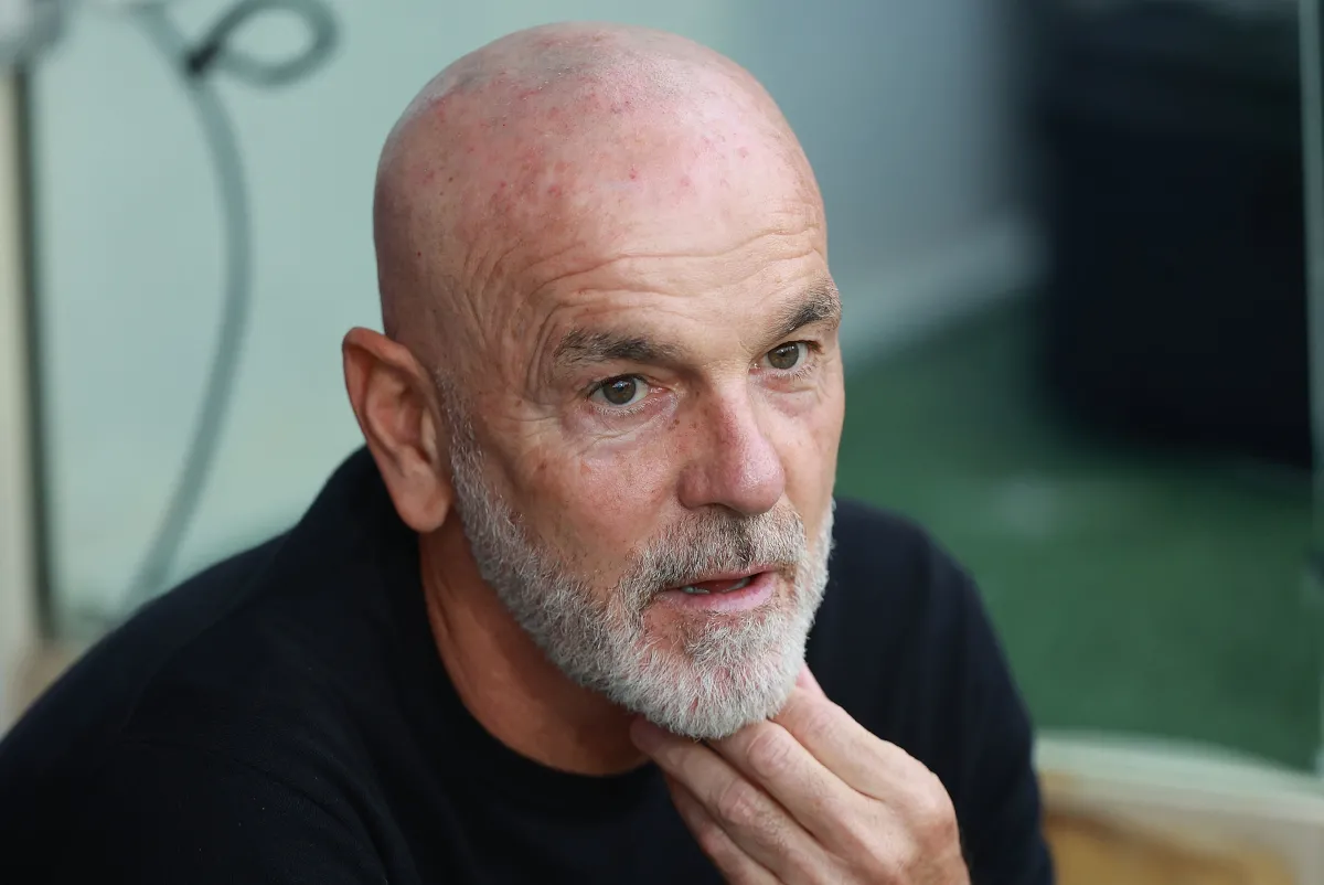 Huấn luyện viên Stefano Pioli của Fiorentina trong trận đối đầu với Lecce tại Stadio Artemio Franchi