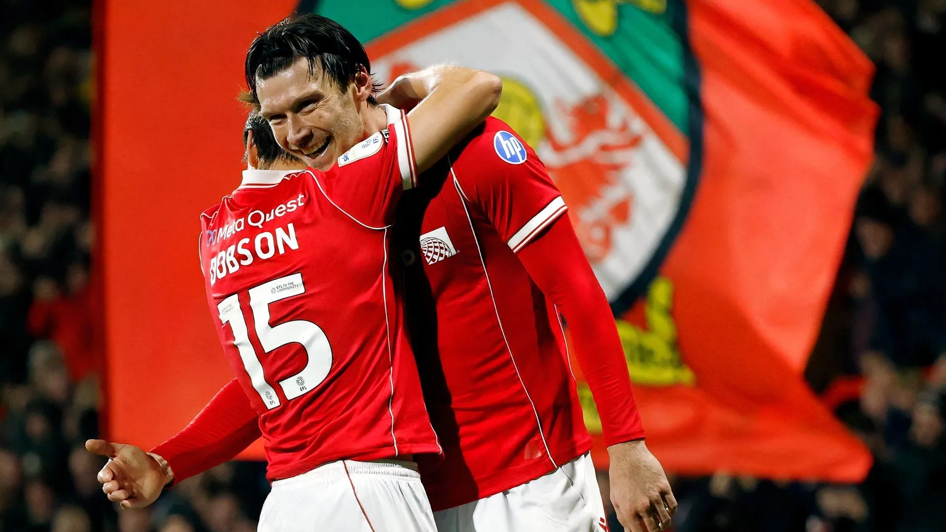 Kieffer Moore ghi bàn thứ ba với chân trái hoàn thiện cú hat-trick hoàn hảo