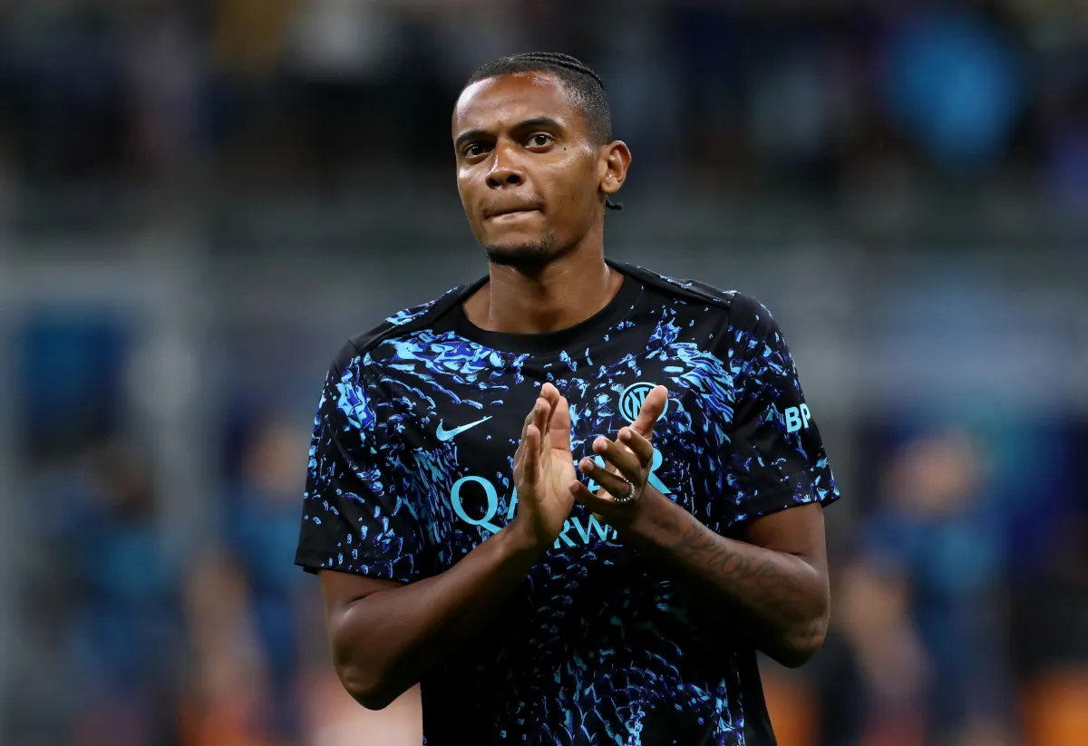 Manuel Akanji đang chuẩn bị thi đấu trước trận Inter gặp Sassuolo tại sân Giuseppe Meazza
